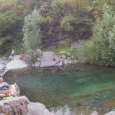 Вилла Eremo Gioioso Понтремоли Экстерьер фото